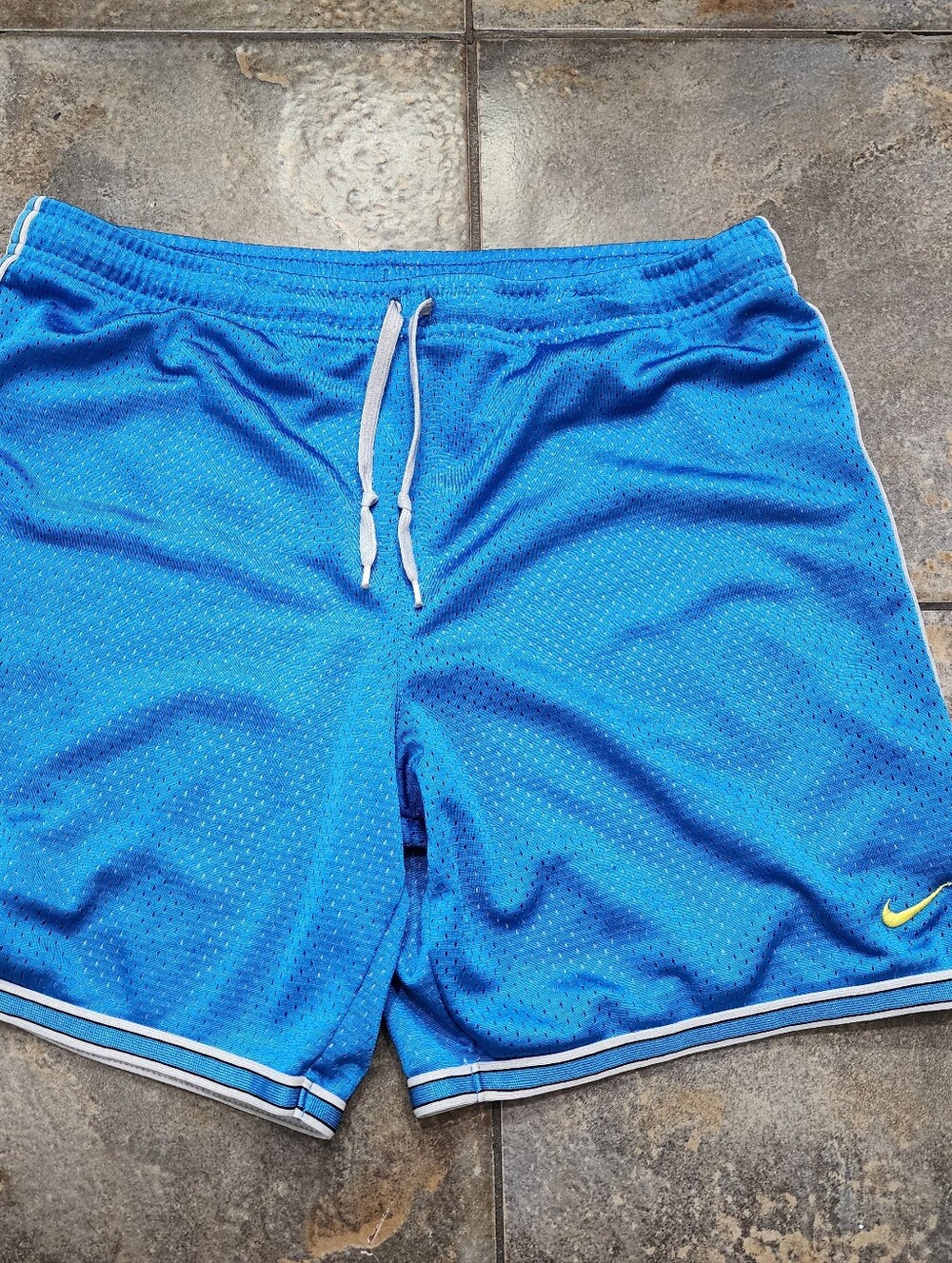 Vintage Y2K Nike Women's Medium/Large Baggy Basketball Running Gym Shorts